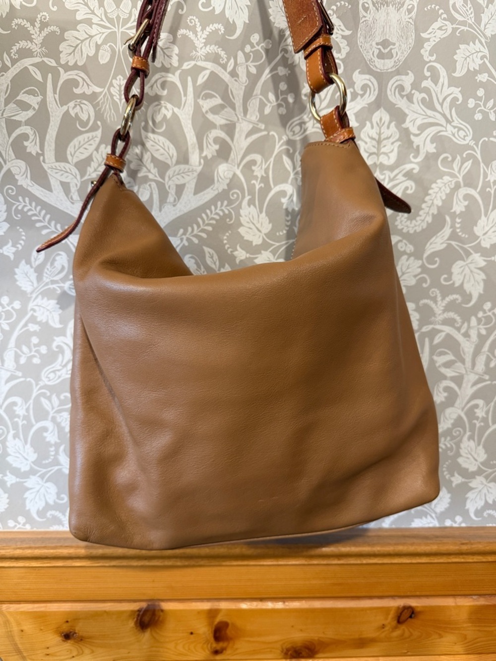 Dooney and Bourke McKenzie hobo Taupe Smooth Leather Vachetta Trim & Handles EUC - Picture 5 of 16